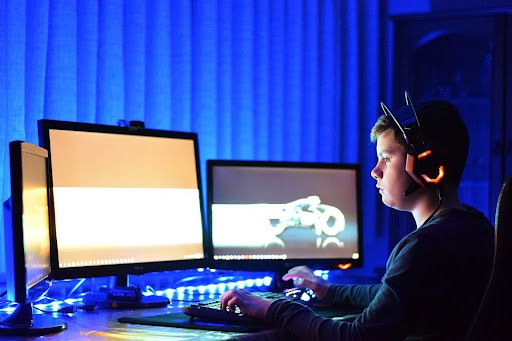 5 Signs You Are Putting Your Gaming Life Over Everything Else